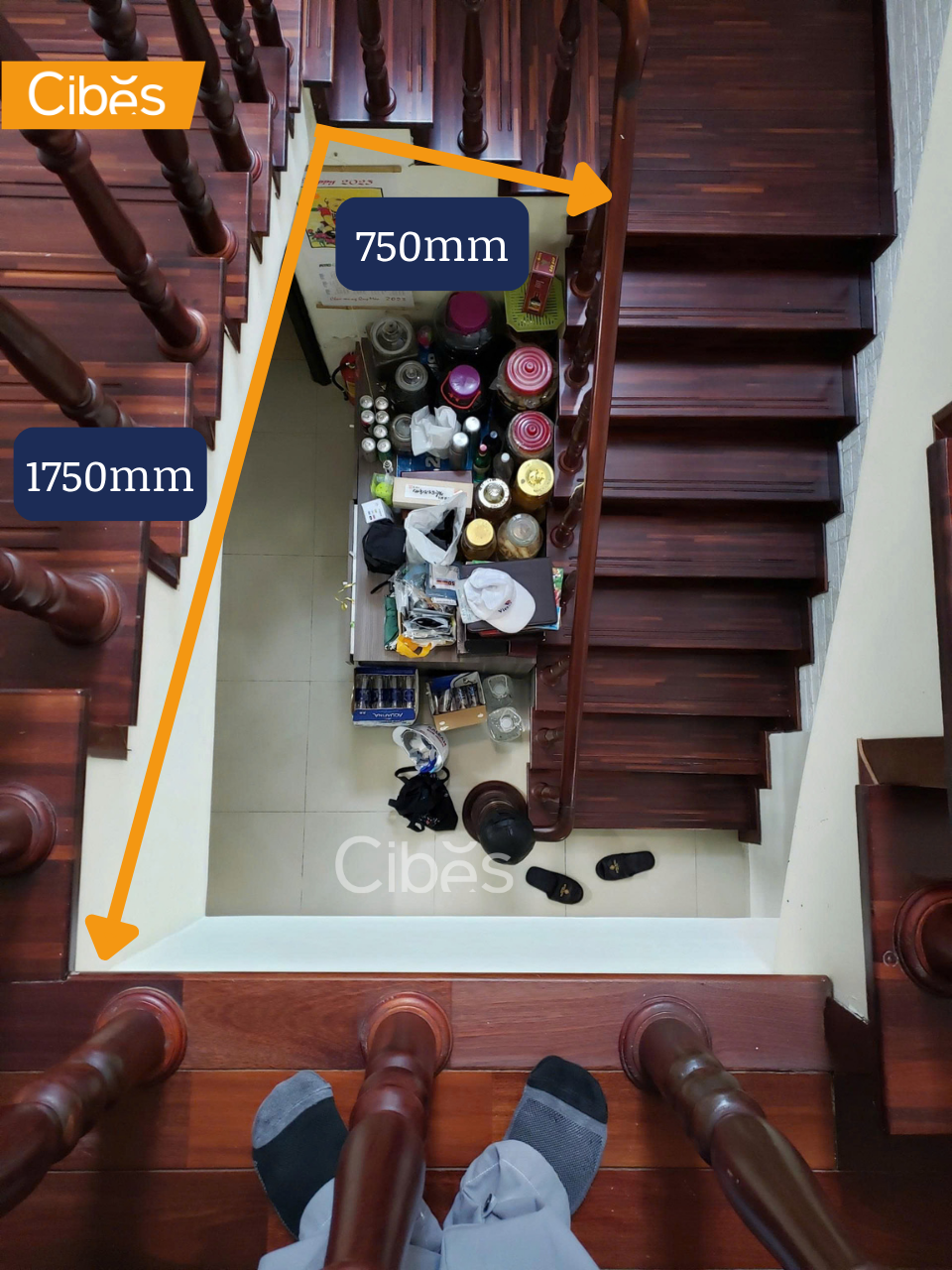 Kích thước lọt lòng giữa thang bộ 750x1750mm 